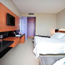 Cosmopolitan Hotel，位于西维尔诺瓦·马尔凯的酒店