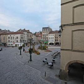 Appartement confortable au centre historique d'Épinal - FR-1-589-802，位于埃皮纳勒的酒店