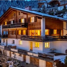Top location and cozy chalet style，位于莱克斯的酒店