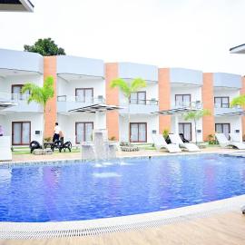 Crown of the Orient Beach Resort，位于Gloria的酒店