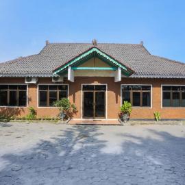 Hotel O Penginapan Kepurun Pawana Indonesia，位于斯勒曼的酒店