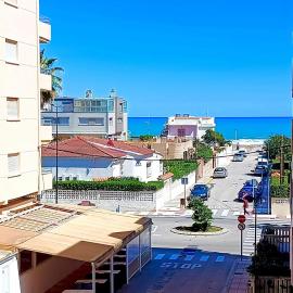 Playa Daimus 100 m del Mar Piscina Parking，位于代穆斯的酒店