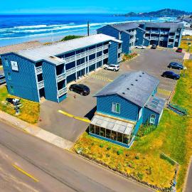 Waves Hotel NYE Beach - Newport OR，位于新港的酒店
