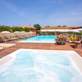 La Mimosa Camping，位于法诺的酒店