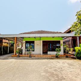 Hotel O Sengon Kostel Syariah,位于哲帕拉的酒店