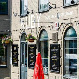 Ruby Pub & Hotel，位于布莱顿霍夫的酒店
