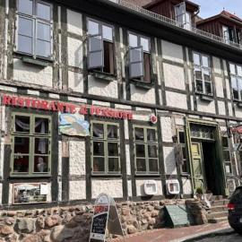 Pizzeria & Pension ETNA，位于瓦伦的酒店