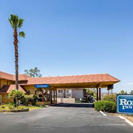 Rodeway Inn & Suites Canyon Lake-Menifee West,位于Canyon Lake的酒店