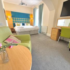 Seabank House Hotel，位于奈恩的酒店