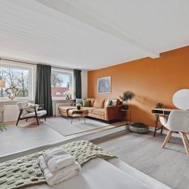 MAISUITES Sperling - Zentrale Ferienwohnung mit Boxspringbett, Kaffeevollautomat, WLAN & seitlichem Seeblick