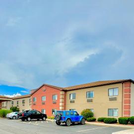 FairBridge Inn & Suites Batavia-Darien Amusement Park，位于巴达维亚的酒店