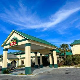 Super Inn & Suites by OYO Milledgeville，位于米利奇维尔的酒店