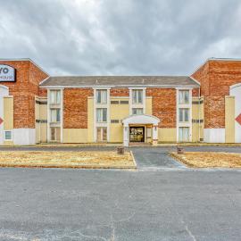 OYO Townhouse Tulsa Woodland Hills，位于Union的酒店