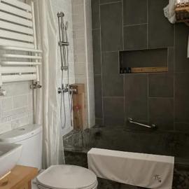 Mount Emei Bamboo Private Hot Spring Bed and Breakfast，位于乐山的酒店