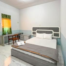 Kusuma Guest House Jombang RedPartner near Station Jombang，位于Jombang的酒店