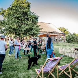 TinyParks Eiland Tiengemeten，位于Zuid-Beijerland的酒店