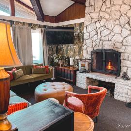 The Springs Motel，位于New Ashford的酒店