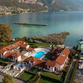 QUARZO BLU - access to lake and pool，位于帕拉蒂科的酒店