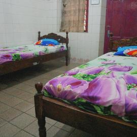 OYO Life 1972 Aman Family Inn Syariah，位于Ponorogo的酒店