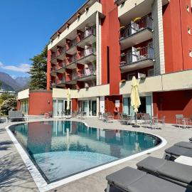 Hotel Royal，位于加尔达湖滨的酒店
