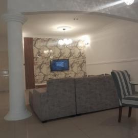 a home away from home，位于Trofwi的酒店