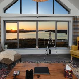 Luxury Isle of Lewis Retreat with Sea Loch Views，位于Breaclete的酒店