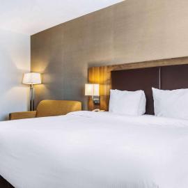 Quality Hotel Dorval Aeroport,位于多瓦尔的酒店