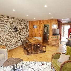 La Frisanfave, Maison de village, centre 65M2，位于阿布列的酒店