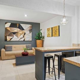 Homesuites Zaragoza，位于库利亚坎的酒店