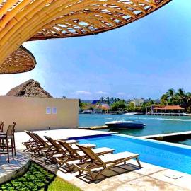Departamento para 6 vista al mar con alberca y embarcadero，位于Conchal的酒店
