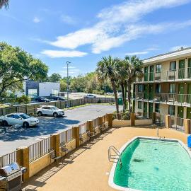OYO Hotel Mobile, AL I-65 at Airport Blvd，位于莫比尔的酒店