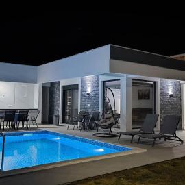 Poolside Idyll