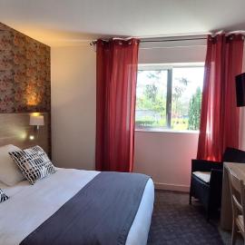 Brit Hotel le Cygne，位于圣伊莱尔迪阿尔库厄的酒店