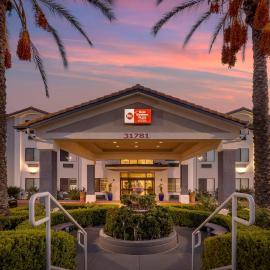 Best Western Plus Lake Elsinore Inn & Suites,位于湖埃尔西诺的酒店