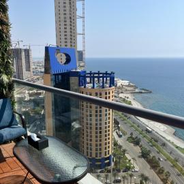 شقةباأطلالة بحرية برج الجوهره داماك Damac AlJawharah Tower，位于Quai的酒店
