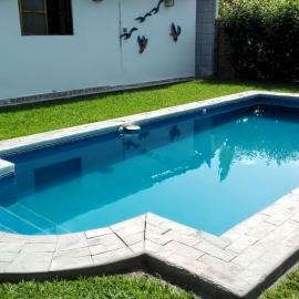 Rural retreat pool, 6ppl - 5min beach - SuperHost，位于Mala的酒店