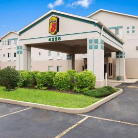 Super 8 by Wyndham Aurora/Naperville Area，位于奥罗拉的酒店