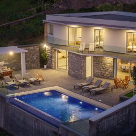 Vila da Ribeira da Vaca by an island apart