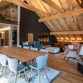 Central, Luxury, Chalet-Style Penthouse Apartment，位于英格堡的酒店