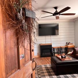 The Cabins at Walnut Grove-minutes from Hunter and Windham，位于Ashland的酒店