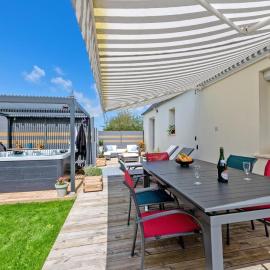 Maison spacieuse avec spa , sauna au pays des Abers ,10 min des plages Bretagne，位于Lannilis的酒店