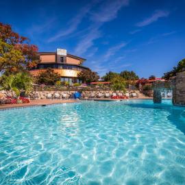 Lodge of Four Seasons Golf Resort, Marina & Spa，位于奥沙克湖的酒店