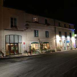 Logis Le Petit Trôo du Cheval Blanc，位于Trôo的酒店