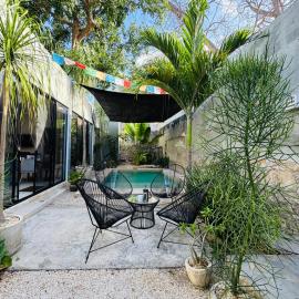 Casa Ramon Merida 2 BR AC Private Pool Centro，位于梅里达的酒店
