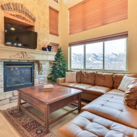 Eden Townhome w/ Mtn View + Shuttle to Powder Mtn!，位于Eden的酒店