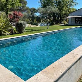 Villa Cireline en Provence, Rognes, La Fontaine du Roy，位于罗尼的酒店