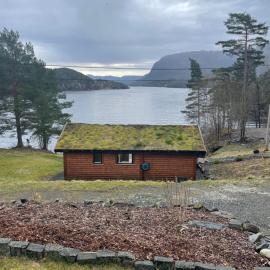 Barlindbotn feriehytte med båtutleige，位于Kvalsvik的酒店