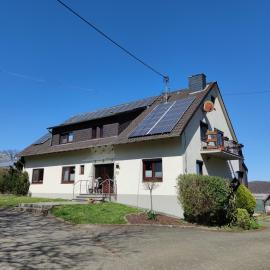 Ferienhof Schiefen - Urlaub auf dem Bauernhof，位于艾托弗的酒店
