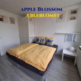 APPLE BLOSSOM - Boutique Guest House - near Rønne and Beach，位于伦讷的酒店