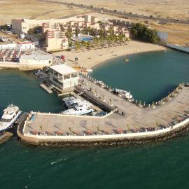 Dolphin Beach Resort Tourist Accommodation，位于延布的酒店